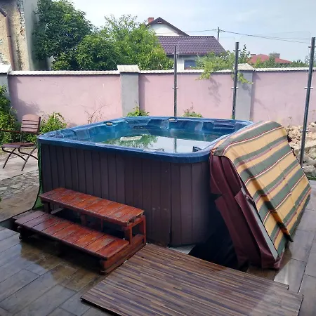 Cosmos & Champion Bed & Breakfast *